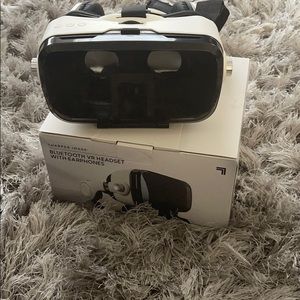 Bluetooth VR headset with earphones